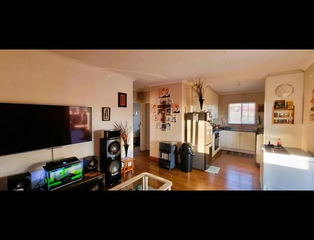 2 BEDROOM TOWNHOUSE FOR SALE IN ROOIHUISKRAAL NORTH